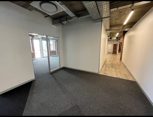 1,238M² OFFICE TO LET IN GREEN POINT